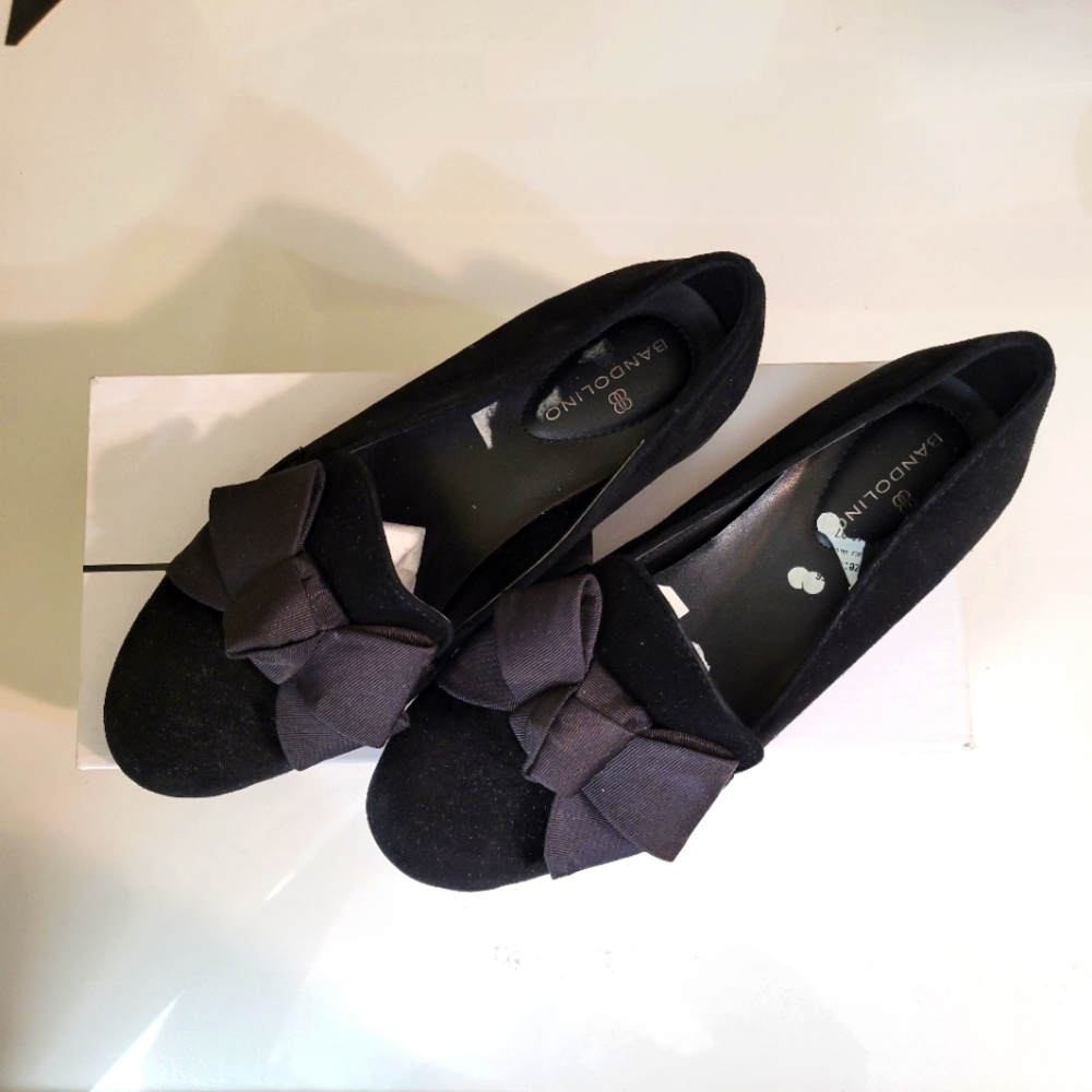 LIKE NEW Bandolino Bow Loafer